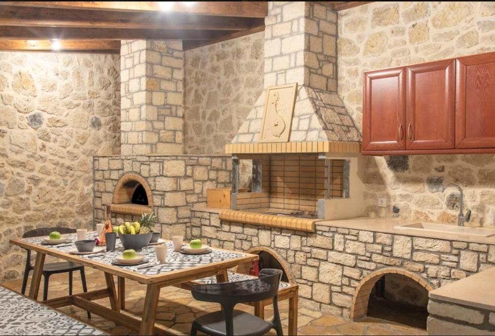 Villa Kermes Heated Pool Kournas Екстер'єр фото